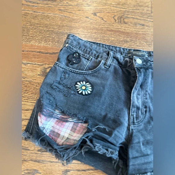 Zara Trafaluc Black Ripped Evil Eye, Palm, Ice Cream Patch Shorts size 8/40 1086 - Picture 3 of 12